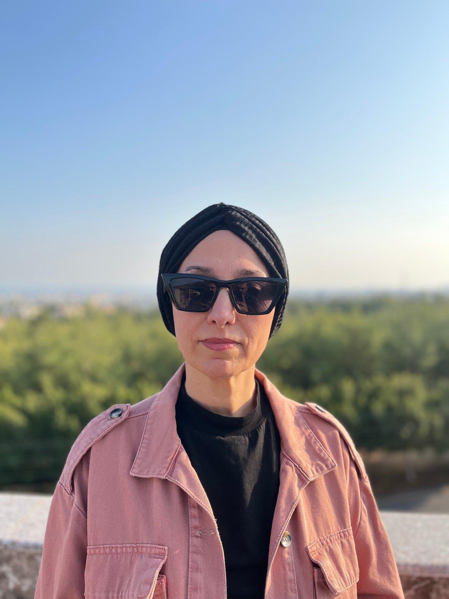 GECE SİYAH JAKARLI BÜZGÜLÜ BONE