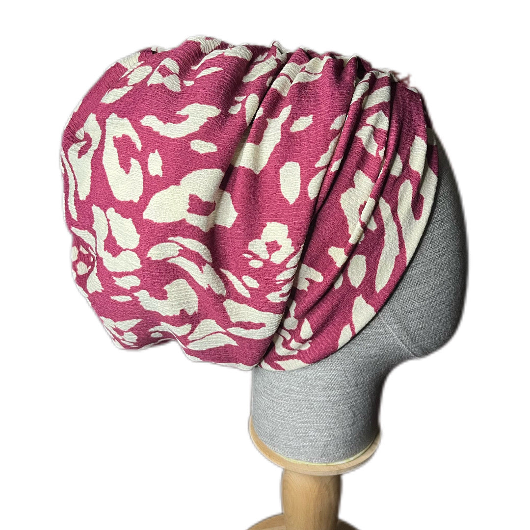 PEMBE - KREM DESENLİ BÜRÜMCÜK BÜZGÜLÜ BONE