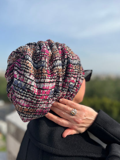 PEMBE DESEN MENEKŞE KUMAŞ BÜZGÜLÜ BONE
