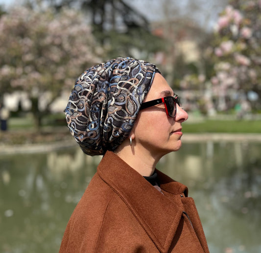 DERYA MENEKŞE KUMAŞ BÜZGÜLÜ BONE