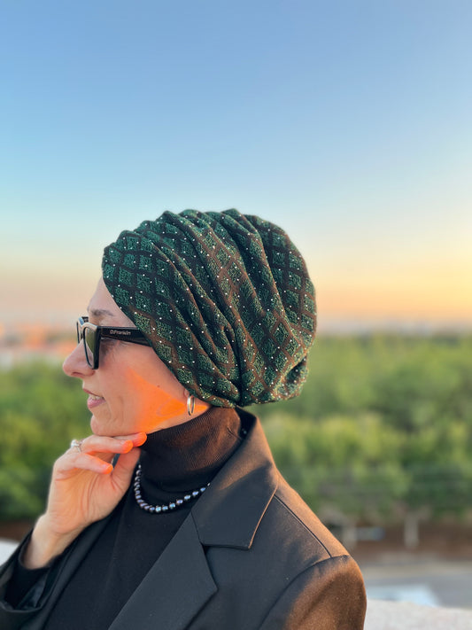 YEŞİL TAŞLI JAKARLI BÜZGÜLÜ BONE