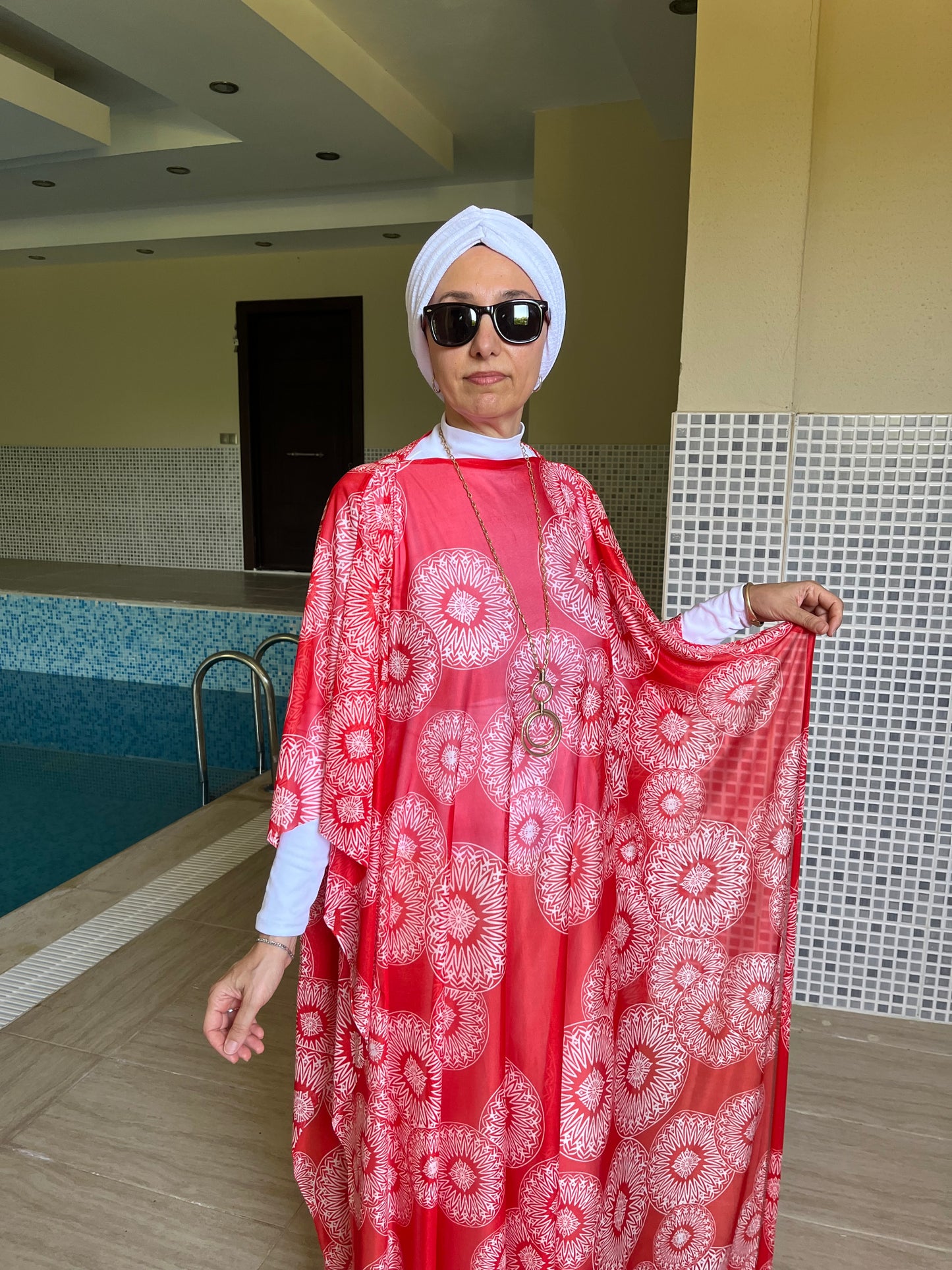 KIRMIZI BEYAZ DESENLİ PAREO