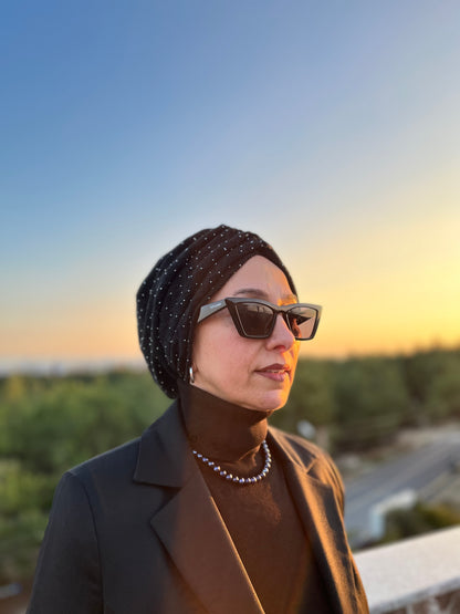 SİYAH TAŞLI JAKARLI BÜZGÜLÜ BONE
