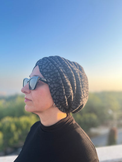 GRİ TRİKO BENEKLİ BÜZGÜLÜ BONE