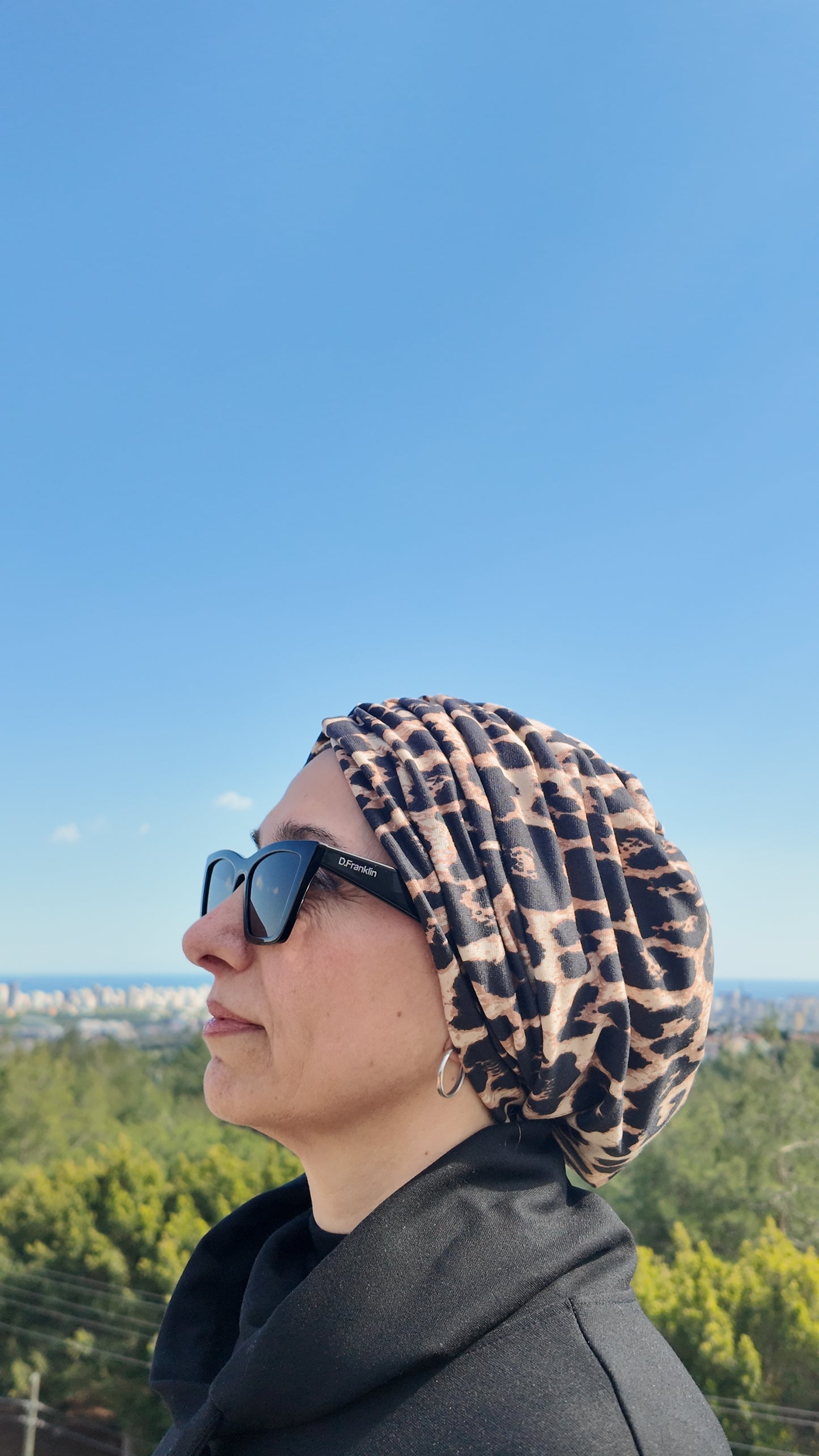 LEOPAR DESENLİ MENEKŞE KUMAŞ BÜZGÜLÜ BONE