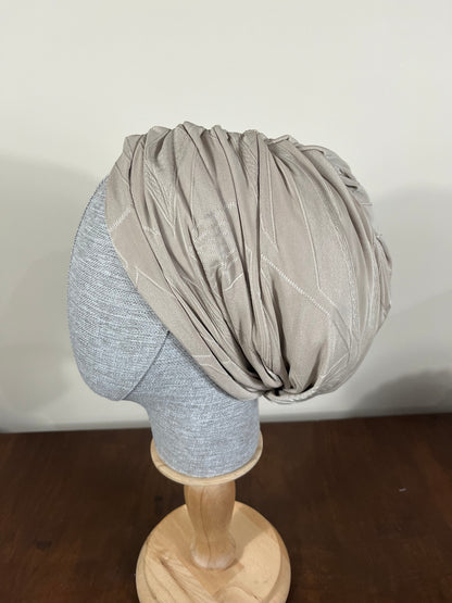 KREM KABARTMA DESENLİ SANDY BURGULU BONE