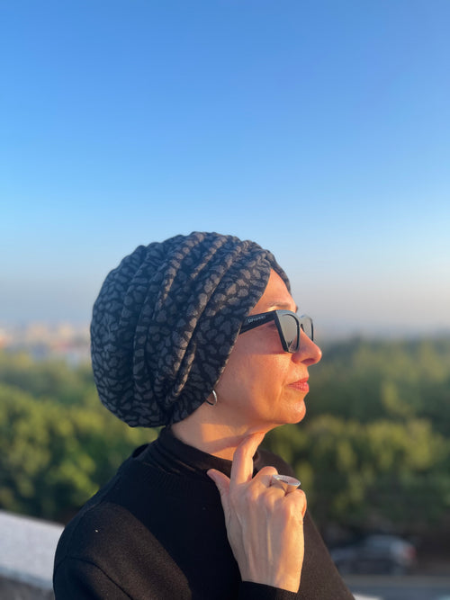 GRİ TRİKO BENEKLİ BÜZGÜLÜ BONE