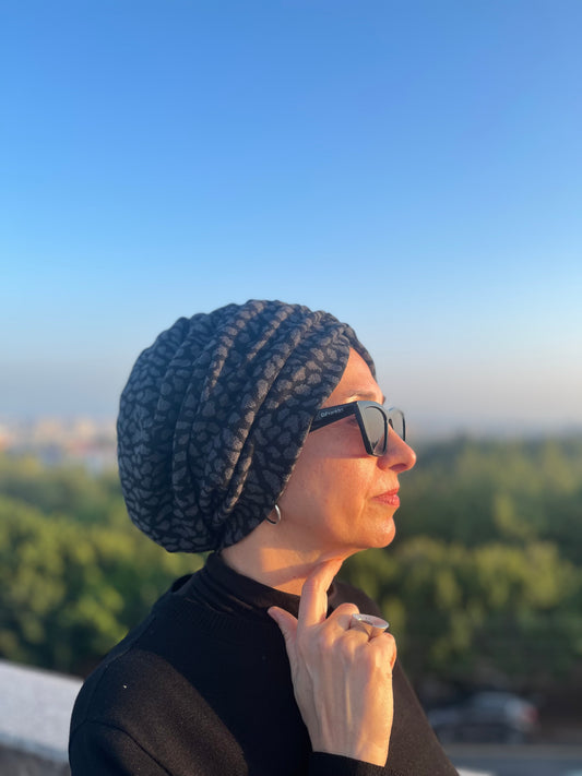 GRİ TRİKO BENEKLİ BÜZGÜLÜ BONE