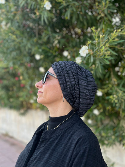 GECE GRİ JAKARLI BÜZGÜLÜ BONE