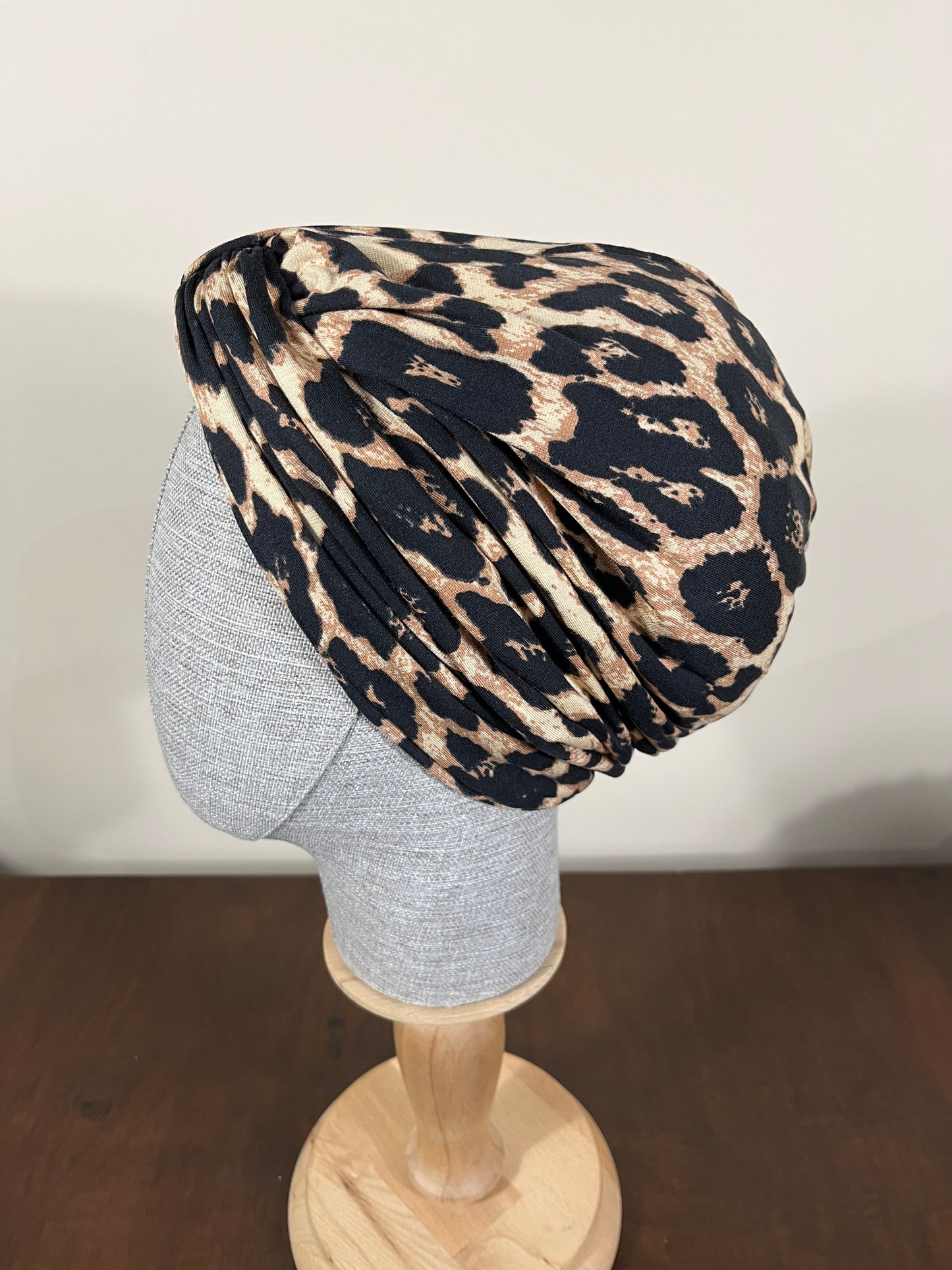 LEOPAR MENEKŞE KUMAŞ BURGULU BONE