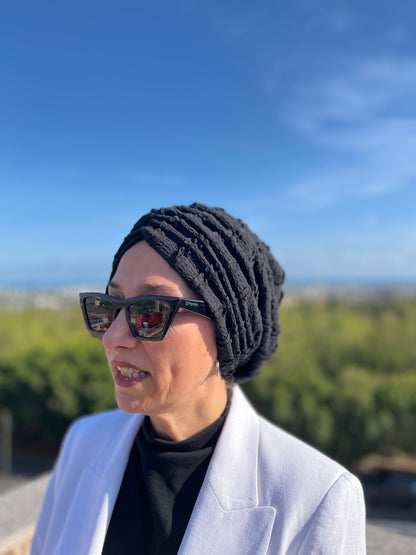 SİYAH DETAYLI BÜRÜMCÜK BÜZGÜLÜ BONE