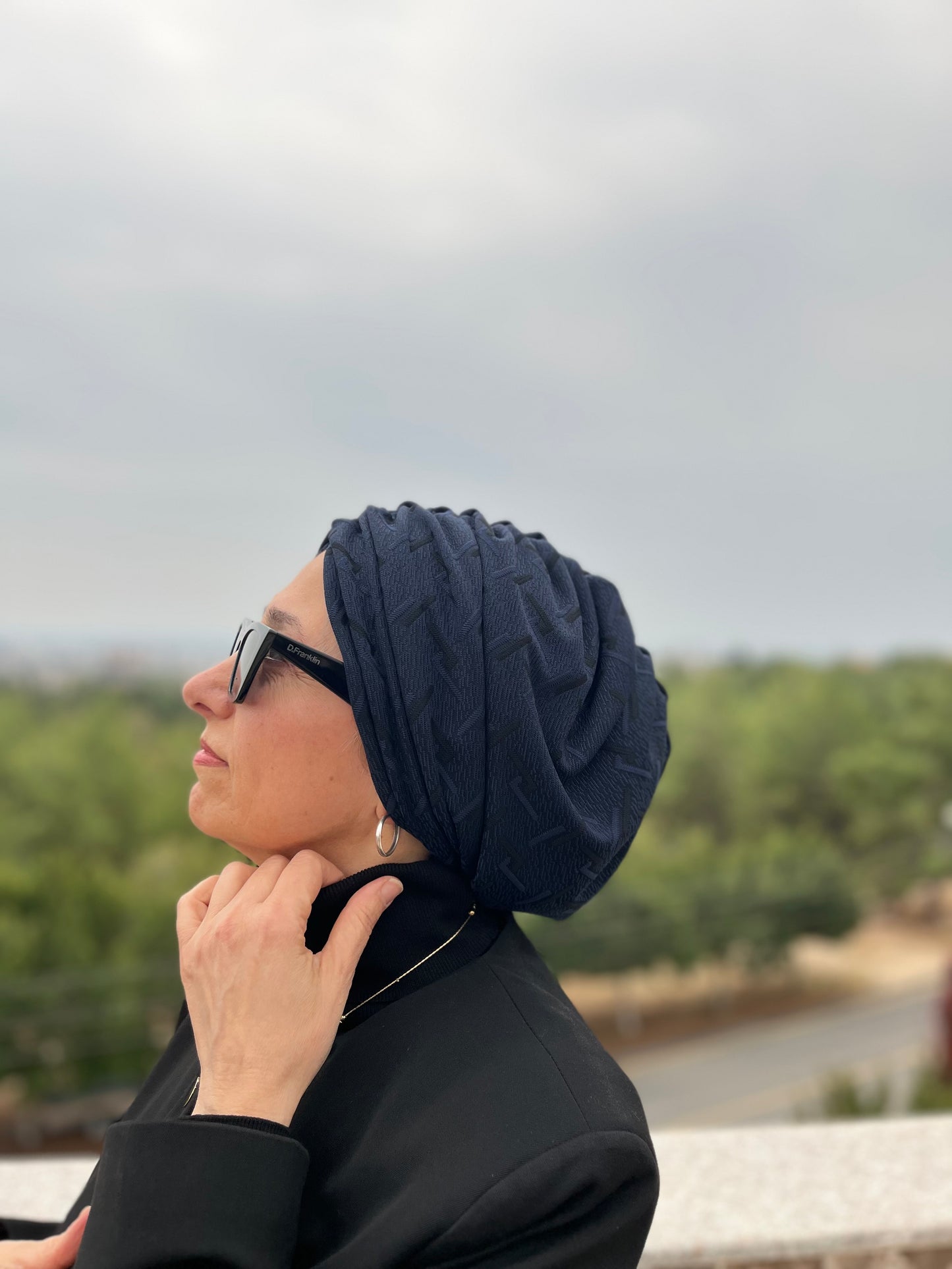 LACİVERT JAKARLI BÜZGÜLÜ BONE