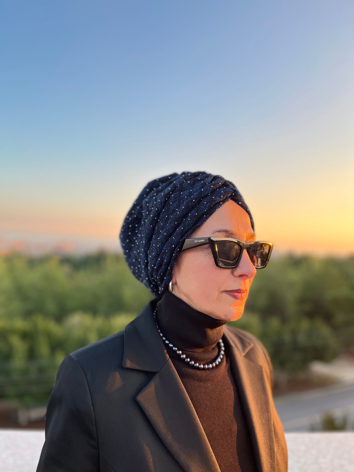 LACİVERT TAŞLI JAKARLI BÜZGÜLÜ BONE