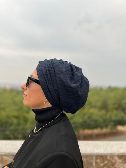 GECE LACİVERT JAKARLI BÜZGÜLÜ BONE