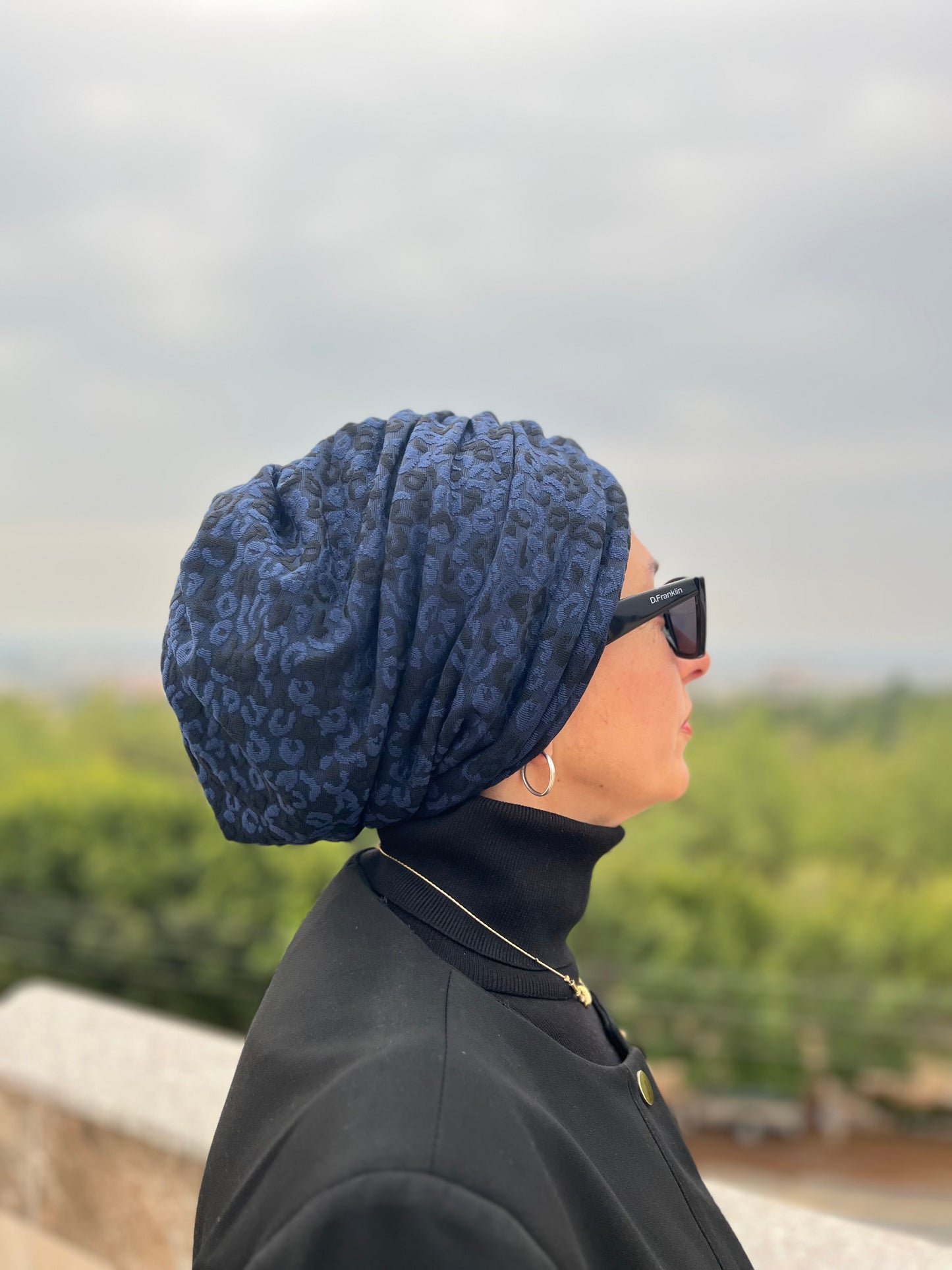 MAVİ DESENLİ JAKARLI BÜZGÜLÜ BONE