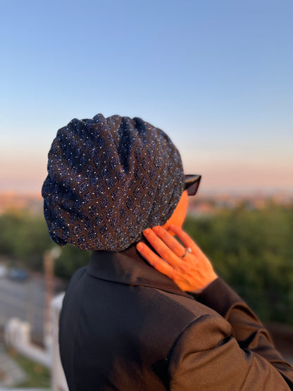 LACİVERT TAŞLI JAKARLI BÜZGÜLÜ BONE