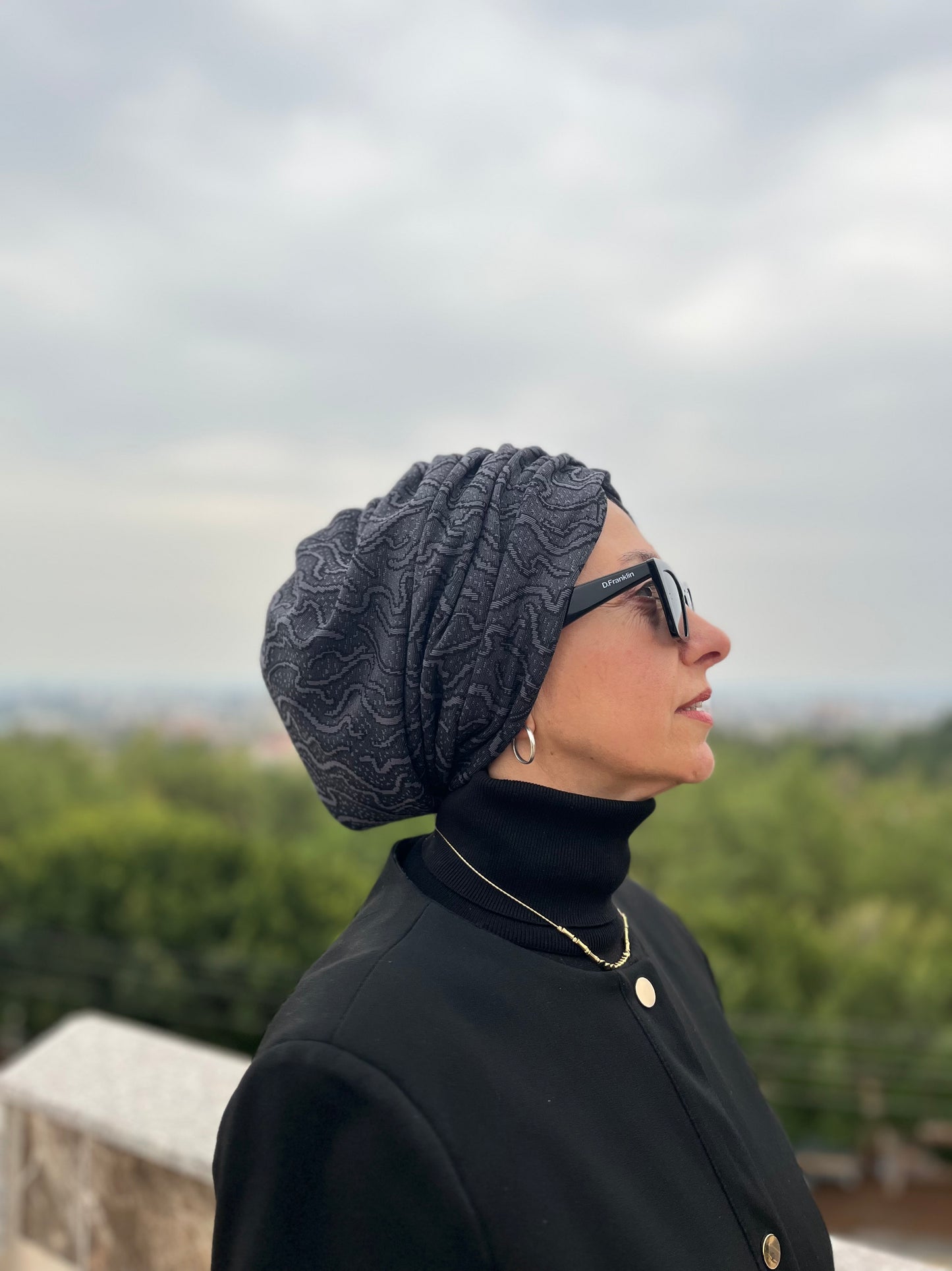 GRİ ŞAL DESEN JAKARLI BÜZGÜLÜ BONE