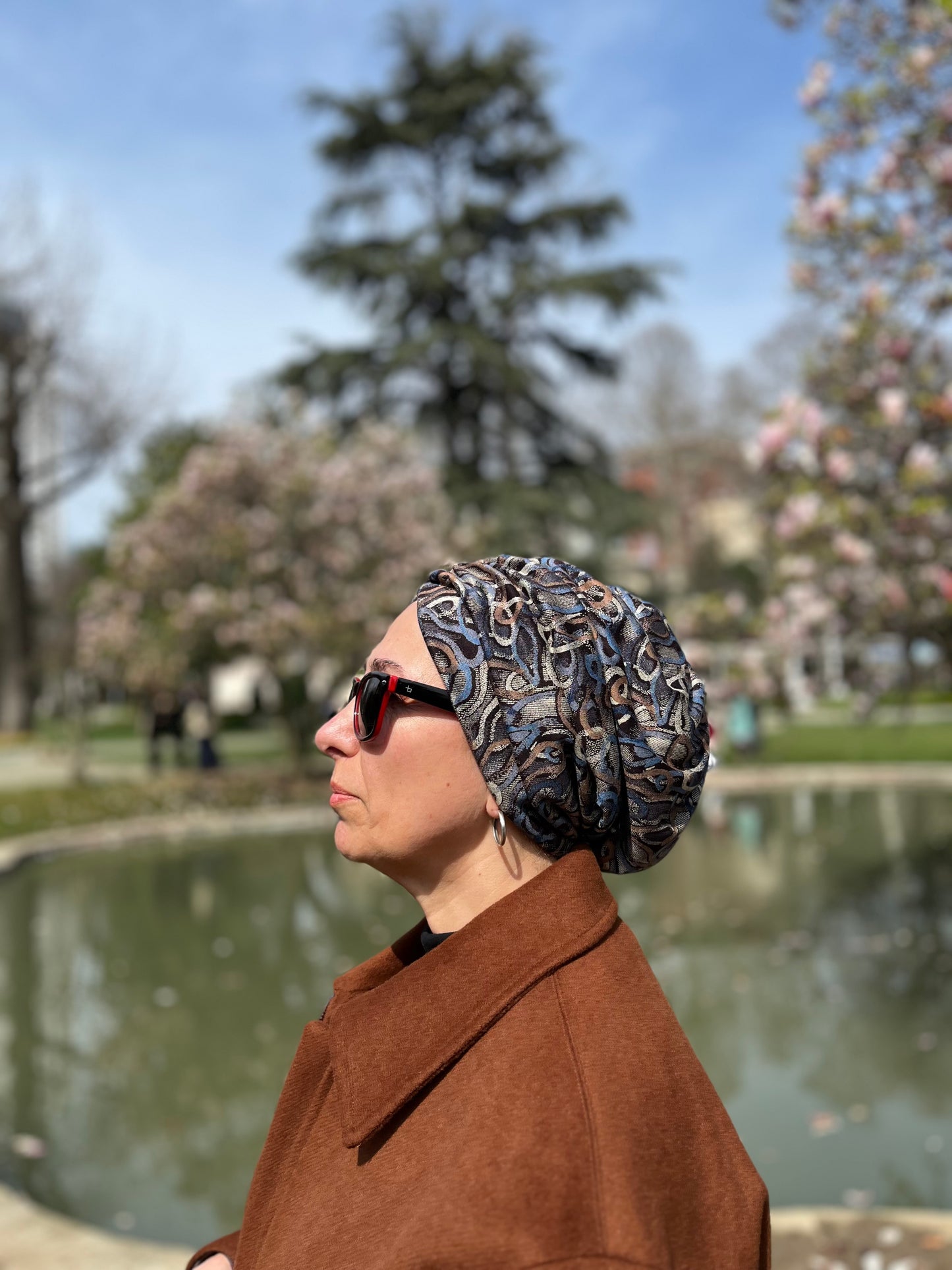 DERYA MENEKŞE KUMAŞ BÜZGÜLÜ BONE