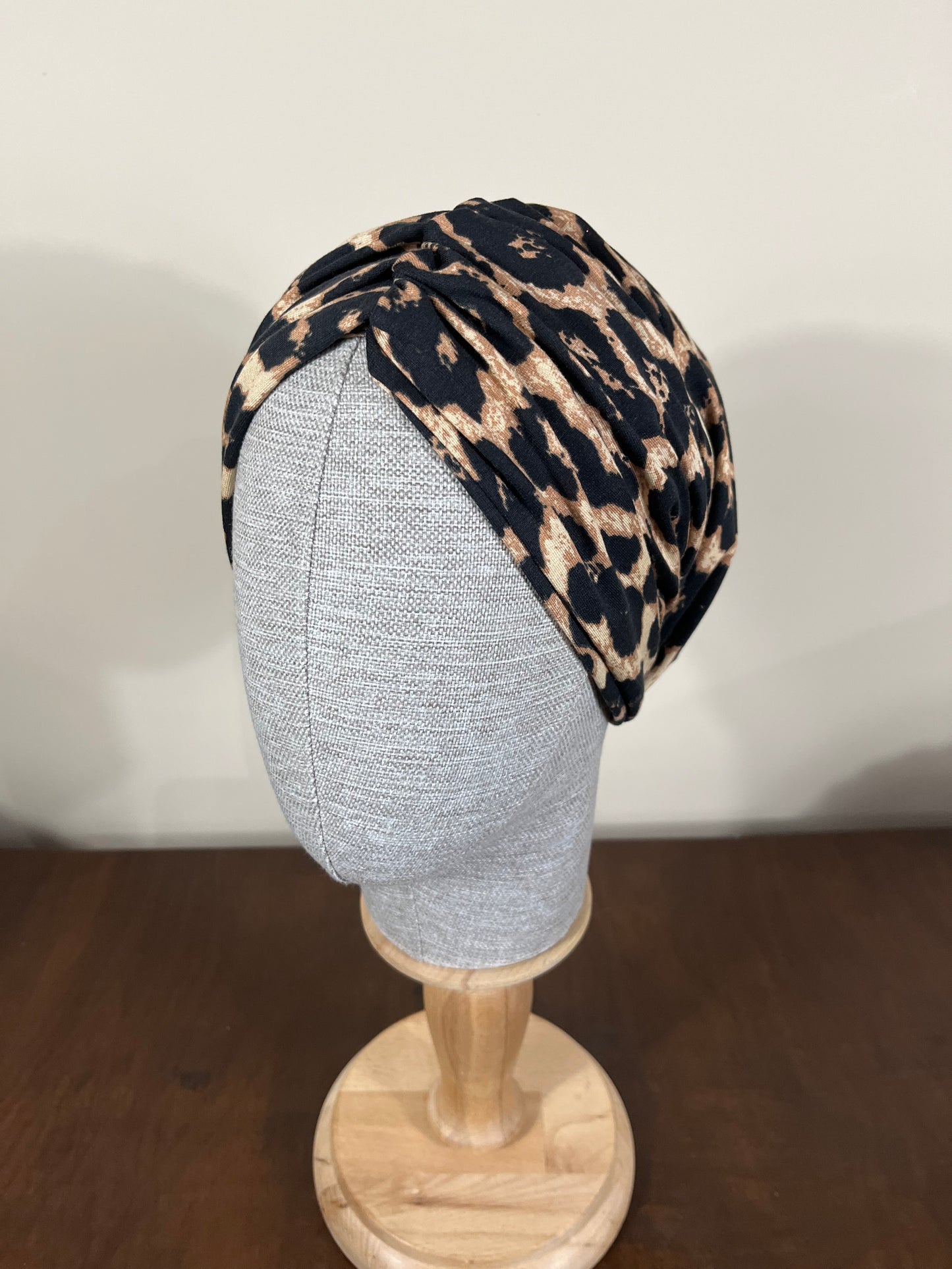 LEOPAR MENEKŞE KUMAŞ BURGULU BONE