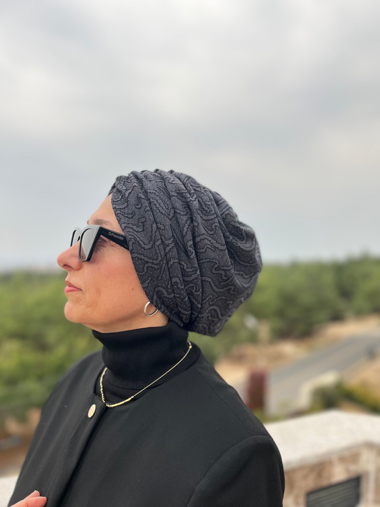 GRİ ŞAL DESEN JAKARLI BÜZGÜLÜ BONE