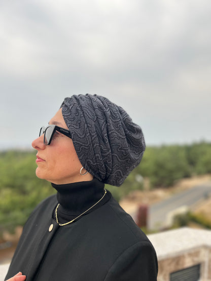 GRİ ŞAL DESEN JAKARLI BÜZGÜLÜ BONE