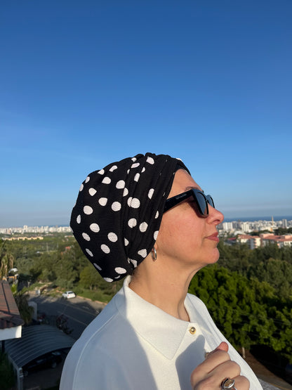 SİYAH BEYAZ PUANLI BÜRÜMCÜK BÜZGÜLÜ BONE