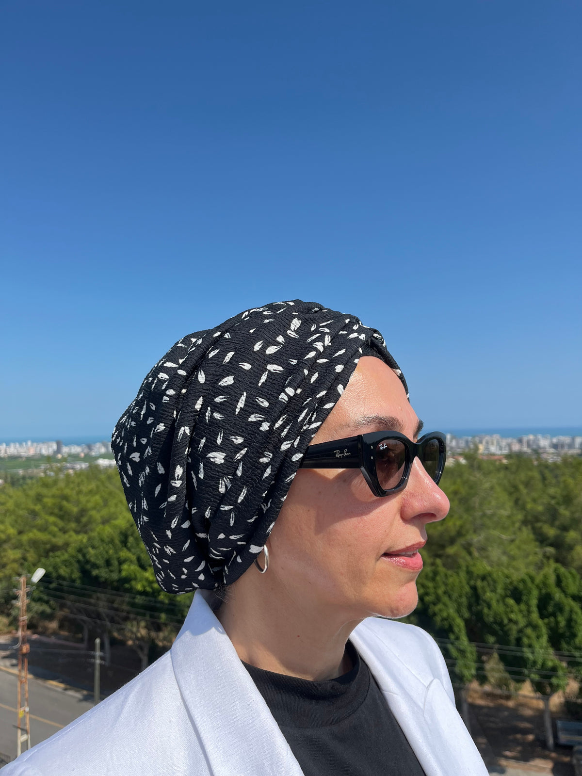 SİYAH - BEYAZ DESENLİ BÜRÜMCÜK BÜZGÜLÜ BONE