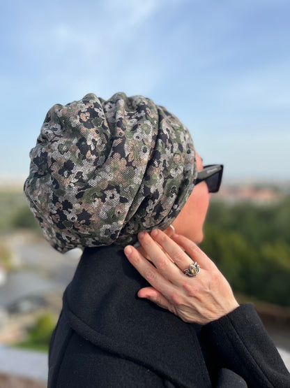 HAKİ ÇİÇEK DESENLİ MENEKŞE BÜZGÜLÜ BONE